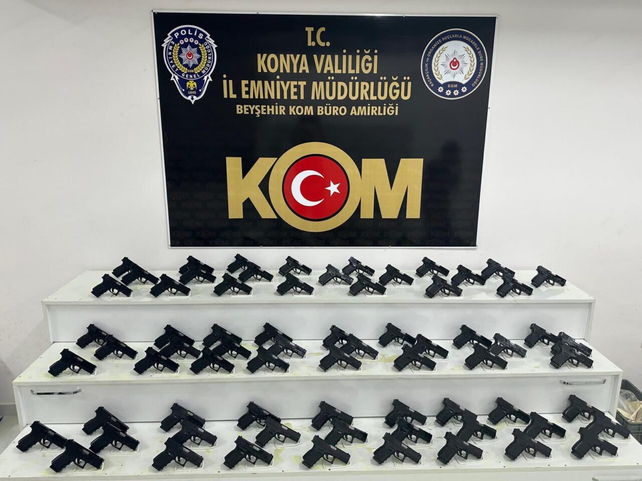 KONYA (AA) – Konya'da polis ekiplerince düzenlenen operasyonda 70 ruhsatsız