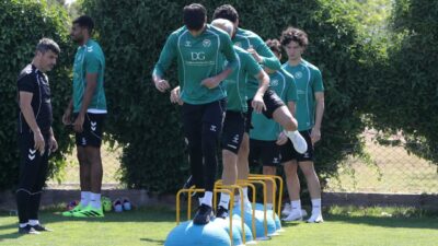 - Konyaspor Teknik Direktörü İlhan Palut:
- "Takıma 5 ana transfer