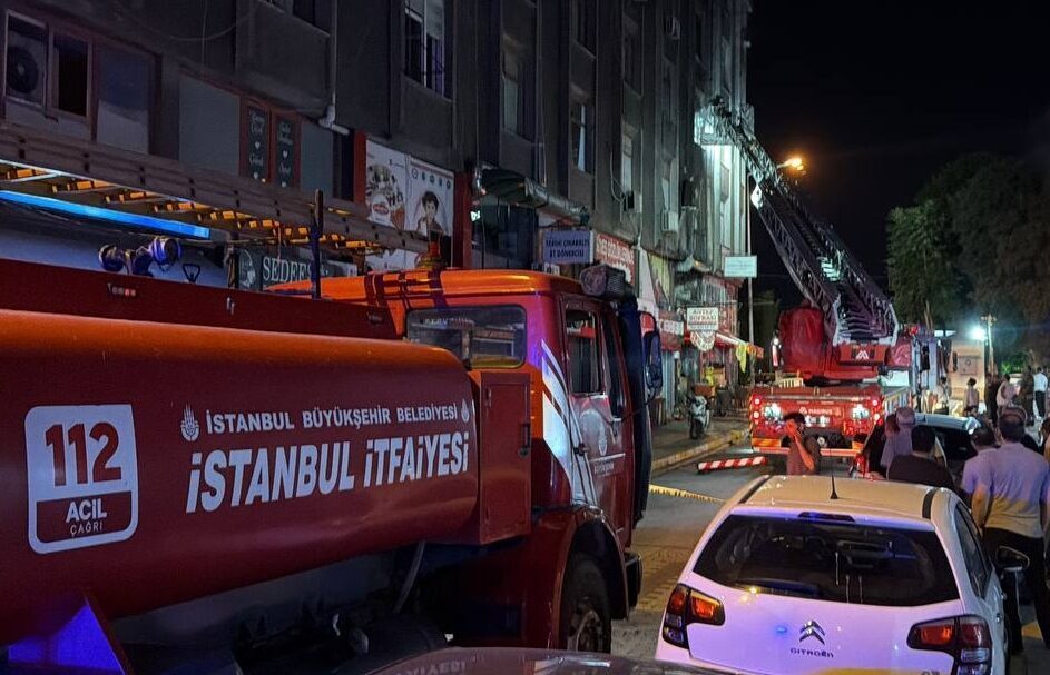 İSTANBUL (AA) – Küçükçekmece'de bir iş merkezindeki restoranda çıkan ve