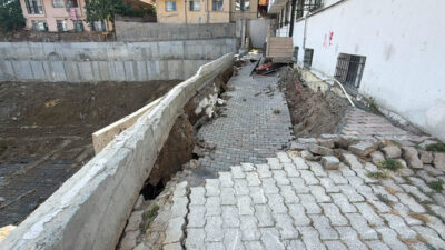 İSTANBUL (AA) – Küçükçekmece'de giriş katında çökme meydana gelen 5