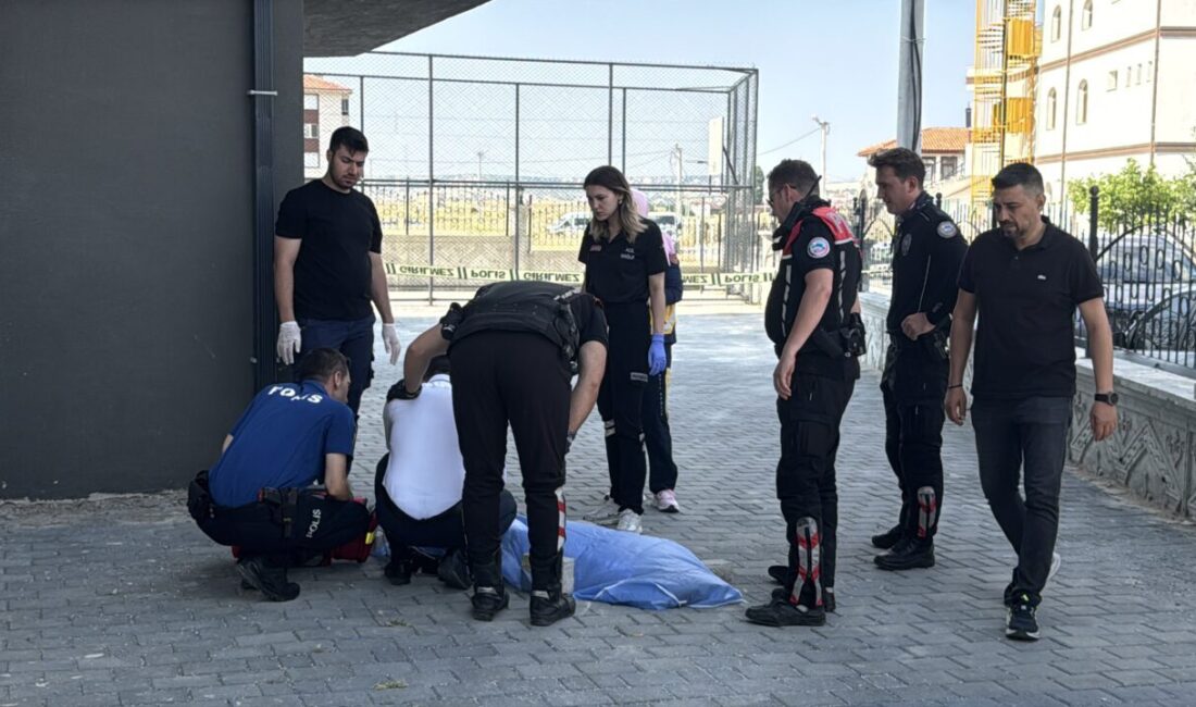 KÜTAHYA (AA) – Kütahya'da ikamet ettiği binanın 5. katından düşen