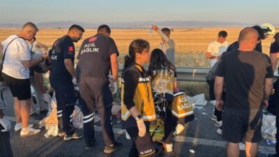 KÜTAHYA (AA) – Kütahya'da, bariyerlere çarpıp devrilen yolcu otobüsünde ilk