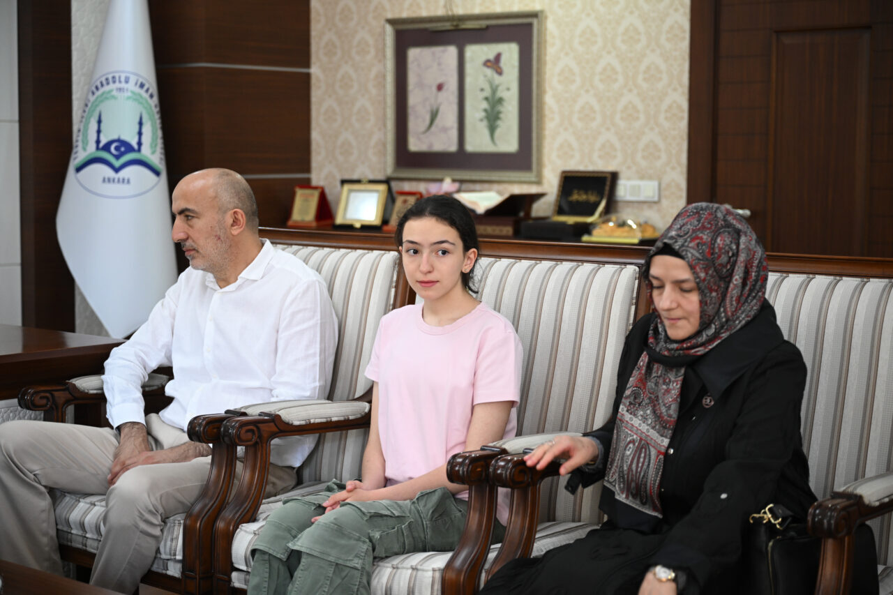 - Birincilerden Mustafa İlhan:
- "Ders çalışmam gereken zamanda işte daha