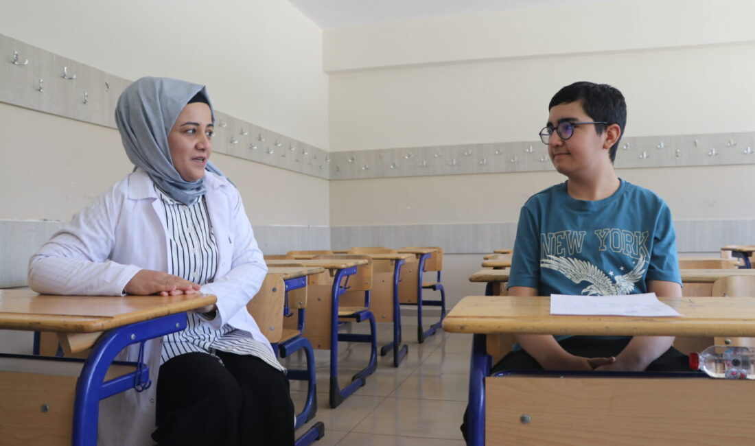 - Elazığ'da İhsan Tangülü Ortaokulu mezunu Sefa Fırat:
- "Azimli çalışmamın