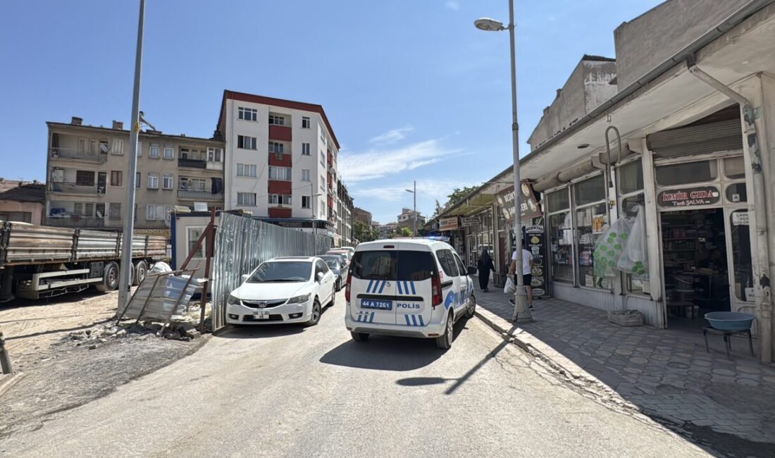 MALATYA (AA) – Malatya'nın Battalgazi ilçesinde bir inşaatın temel kazısı