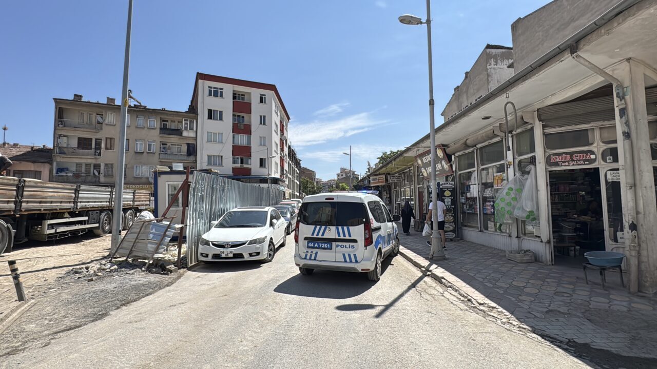 MALATYA (AA) – Malatya'nın Battalgazi ilçesinde bir inşaatın temel kazısı