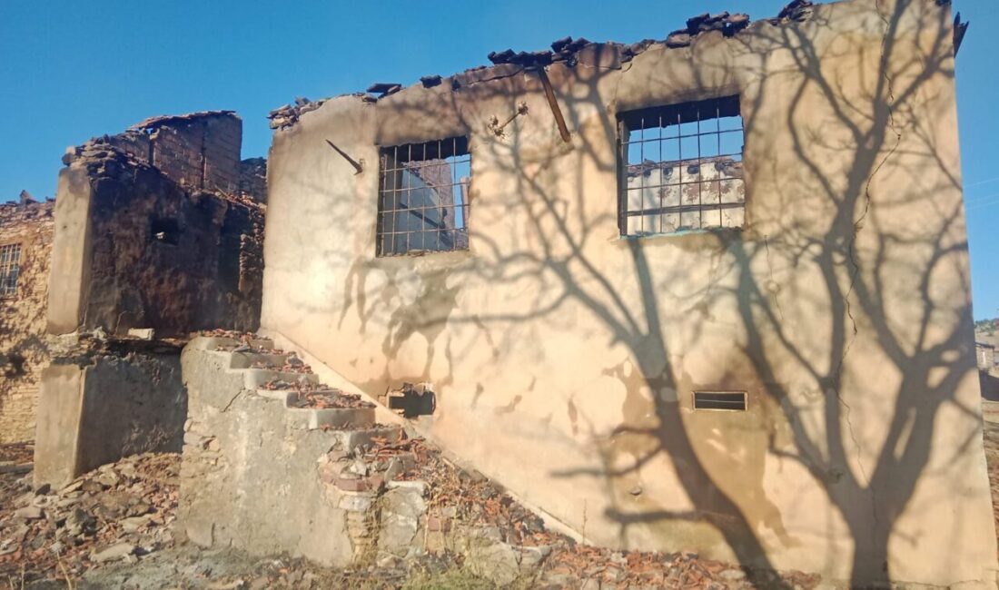 MALATYA (AA) – Malatya'nın Pütürge ilçesinde çıkan yangında iki ev