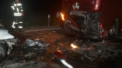 MALATYA (AA) – Malatya'nın Arguvan ilçesinde tırla çarpışan otomobildeki 3