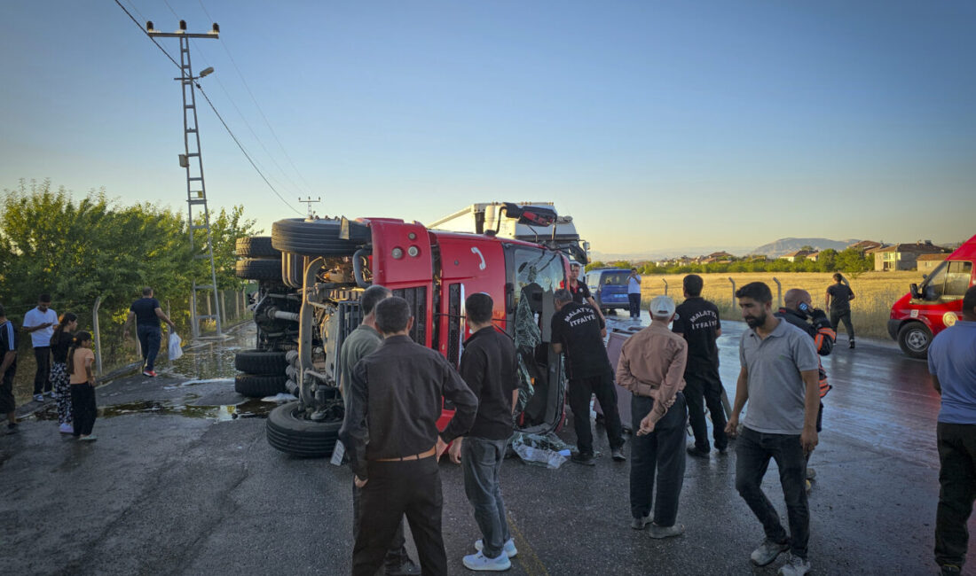 MALATYA (AA) – Malatya'nın Yeşilyurt ilçesinde yangına giden itfaiye aracının