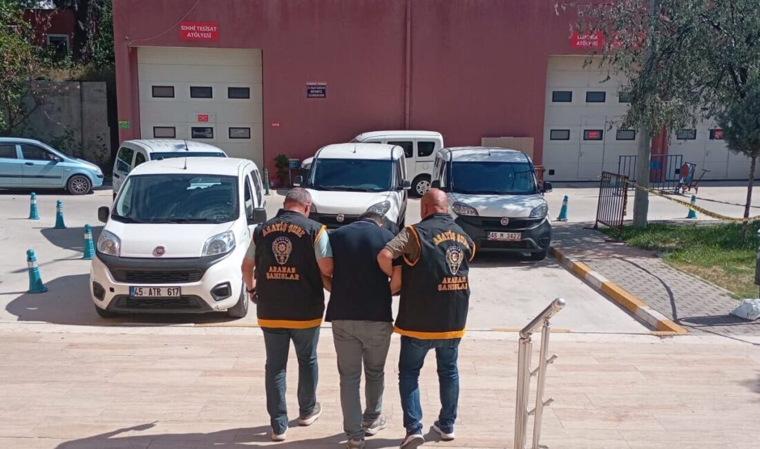 MANİSA (AA) – Manisa'da, 10 ayrı suç kaydı ve 17