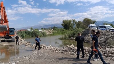 MANİSA (AA) – Manisa'nın Salihli ilçesinde serinlemek için dereye giren