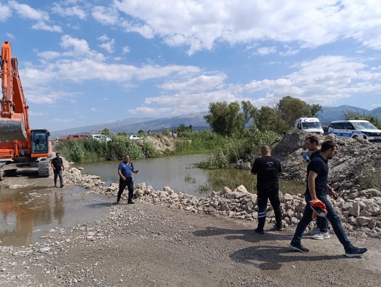 MANİSA (AA) – Manisa'nın Salihli ilçesinde serinlemek için dereye giren