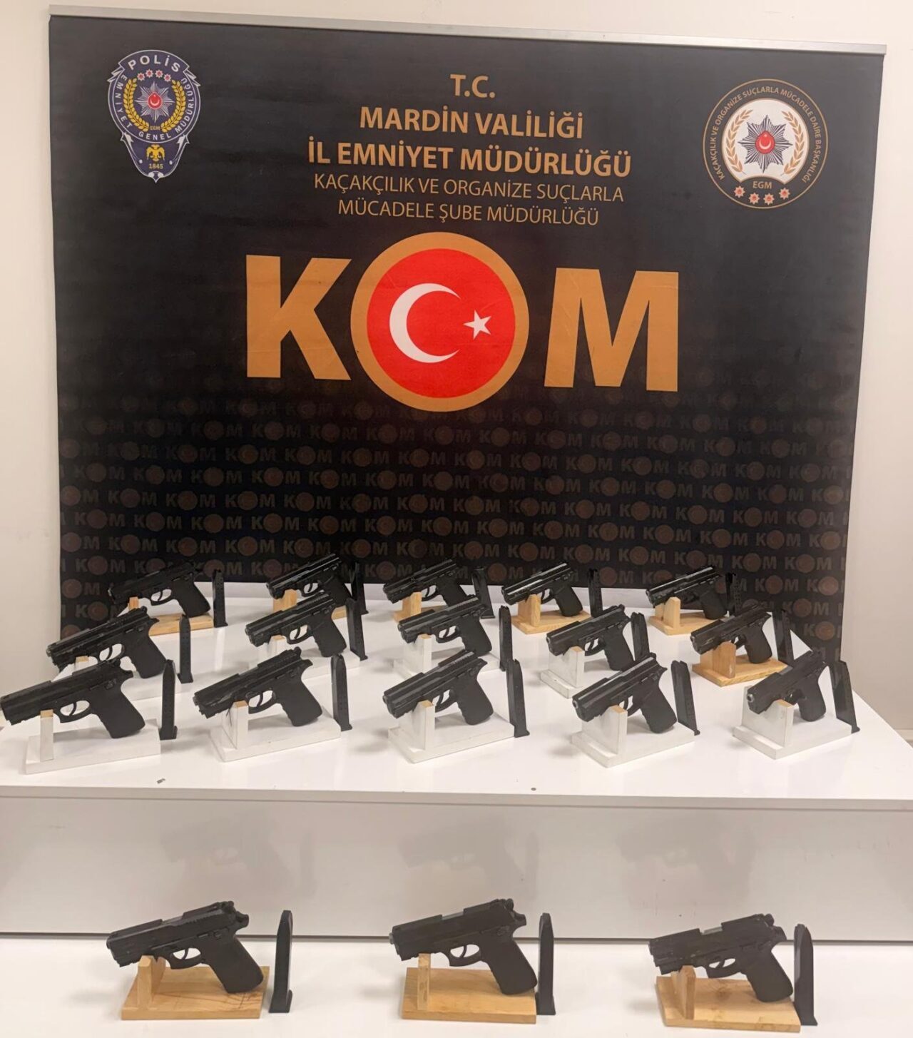 MARDİN (AA) – Mardin'in merkez Artuklu ilçesinde 18 ruhsatsız tabanca