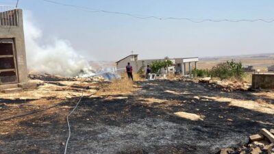 MARDİN (AA) – Mardin'in Derik ilçesinde çıkan anız yangını ekiplerin