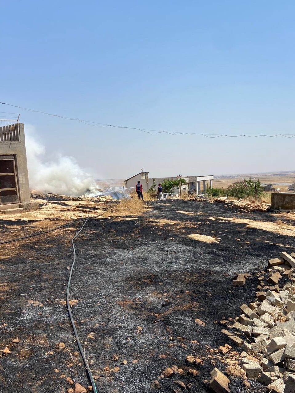MARDİN (AA) – Mardin'in Derik ilçesinde çıkan anız yangını ekiplerin