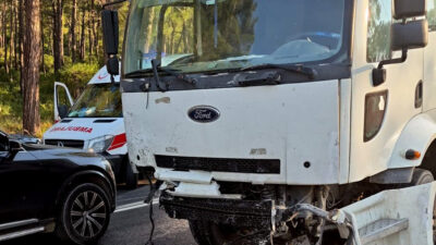 MUĞLA (AA) – Muğla'nın Marmaris ilçesinde otomobil ile kamyonun çarpışması