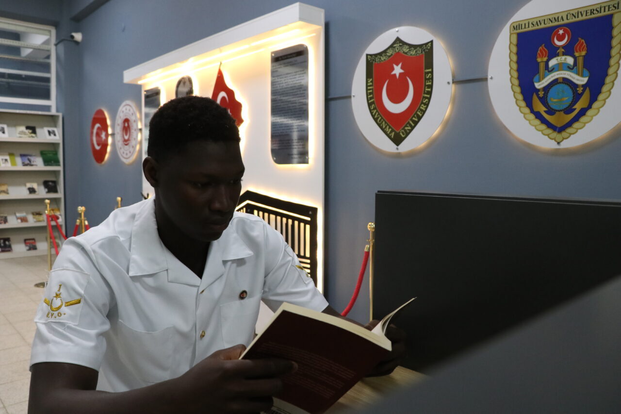 - Yalova'daki Milli Savunma Üniversitesi Deniz Astsubay Meslek Yüksekokulu, geleceğin