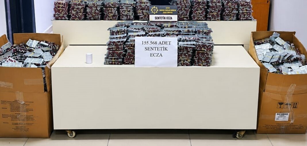 MERSİN (AA) – Mersin'in merkez Toroslar ilçesinde düzenlenen uyuşturucu operasyonunda