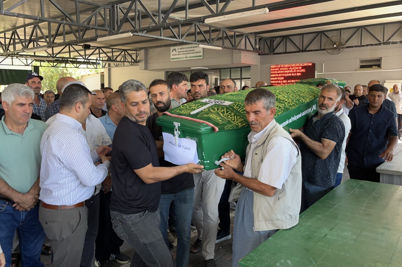 MERSİN (AA) – Mersin'in Tarsus ilçesinde denize giren aynı aileden