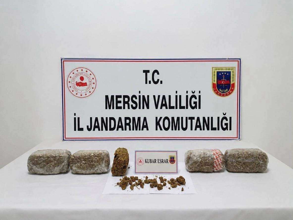 MERSİN (AA) – Mersin'de düzenlenen uyuşturucu operasyonunda 6 kilo 300