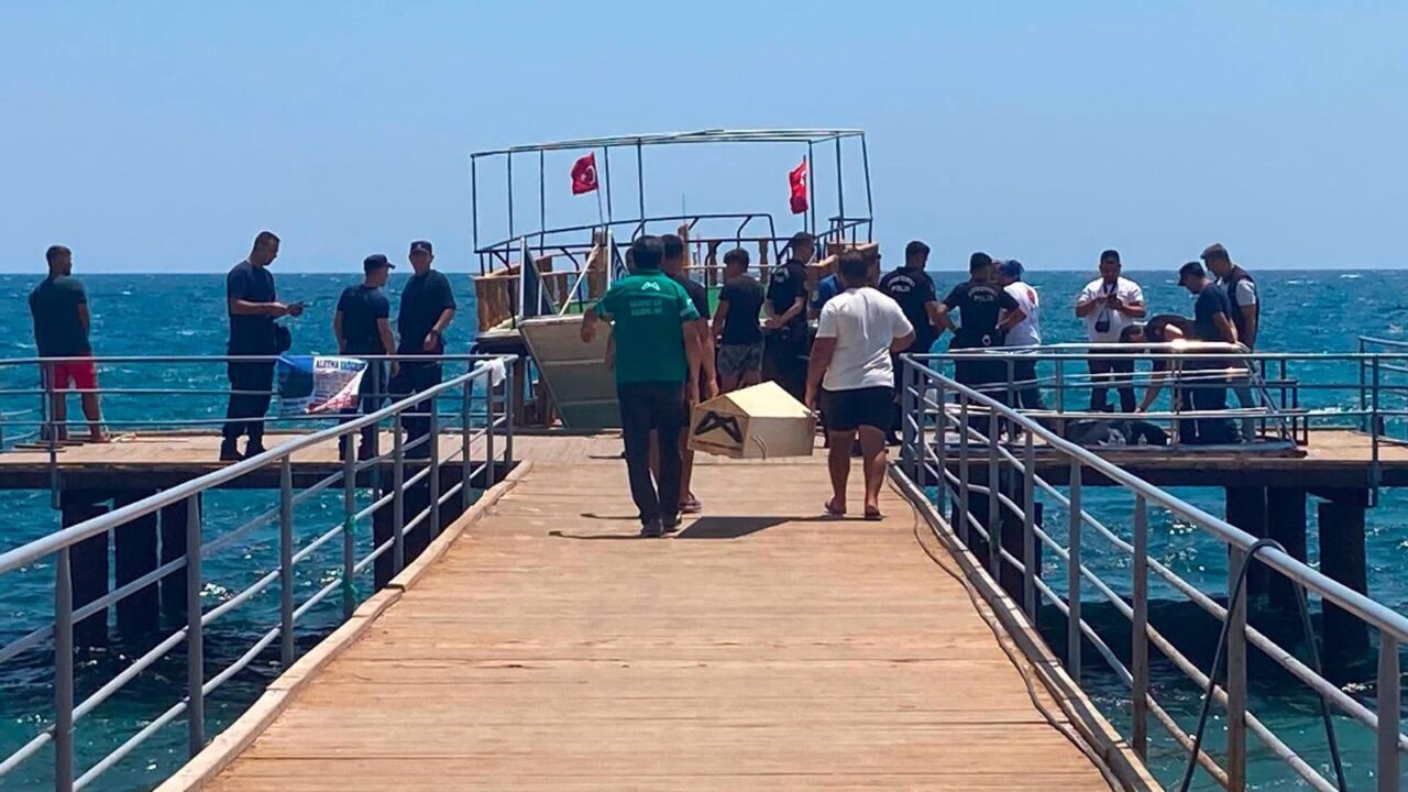 MERSİN (AA) – Mersin'in Erdemli ilçesinde denizde erkek cesedi bulundu.