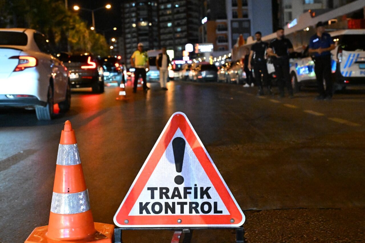 MERSİN (AA) – Mersin'de 24 noktada eş zamanlı "Narko Alan
