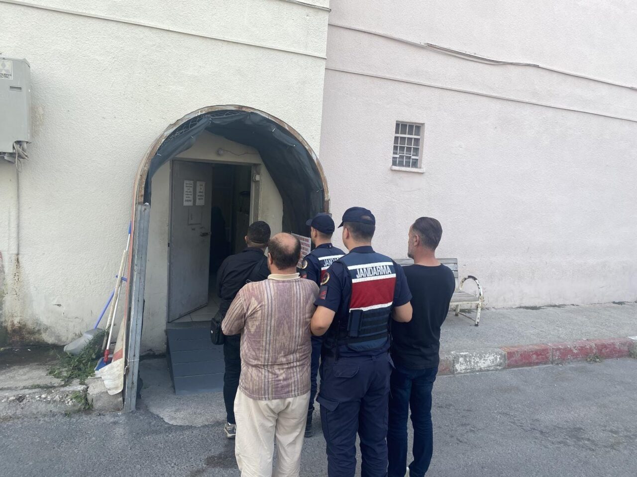 MERSİN (AA) – Mersin'in Yenişehir ilçesinde bir arsayı sahte noter