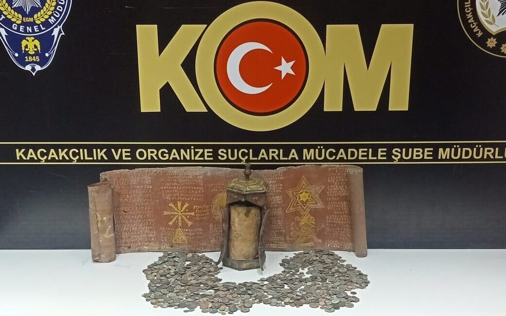 - Operasyonda 186 bin 905 uyuşturucu hap ile tarihi eser