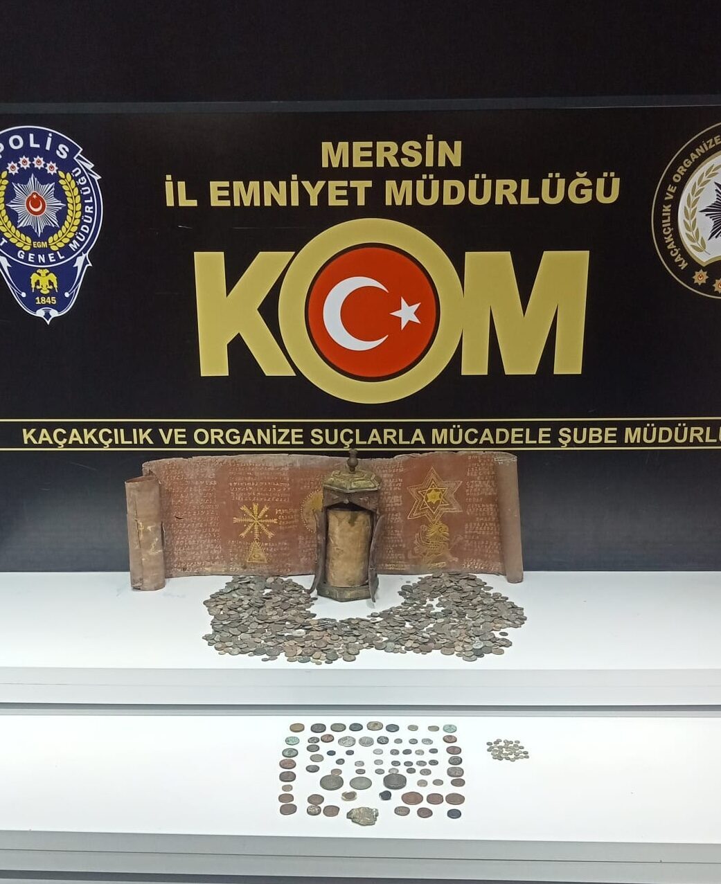 - Operasyonda 186 bin 905 uyuşturucu hap ile tarihi eser