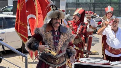 - "Askeri bir toplantı olunca dünyadaki 32 devlet başkanı da