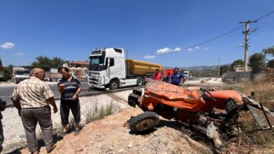 MUĞLA (AA) – Muğla’nın Milas ilçesinde tır ile traktörün çarpışması