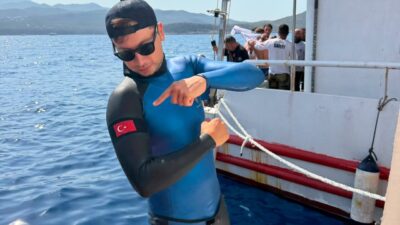ANTALYA (AA) – Antalya'nın Kaş ilçesinde düzenlenen Serbest Dalış Deniz