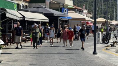 MUĞLA (AA) – Panama bayraklı kruvaziyer "MSC Divina", Aydın'ın Kuşadası