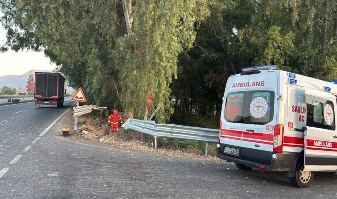 MUĞLA (AA) – Muğla'nın Ula ilçesinde otomobilin kontrolden çıkarak devrilmesi