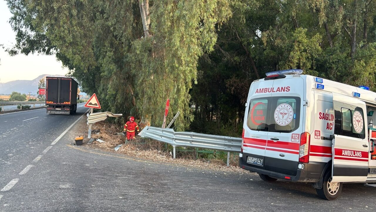 MUĞLA (AA) – Muğla'nın Ula ilçesinde otomobilin kontrolden çıkarak devrilmesi