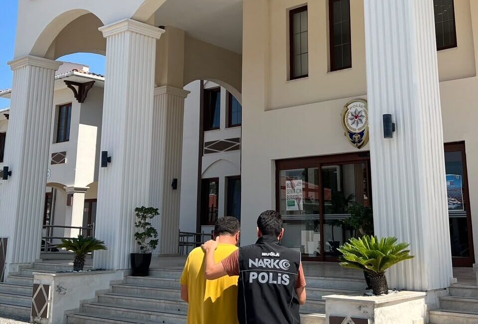 MUĞLA (AA) – Muğla'nın Fethiye ilçesinde uyuşturucu operasyonunda gözaltına alınan