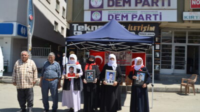MUŞ (AA) – Muş'ta çocukları terör örgütü PKK tarafından kaçırılan