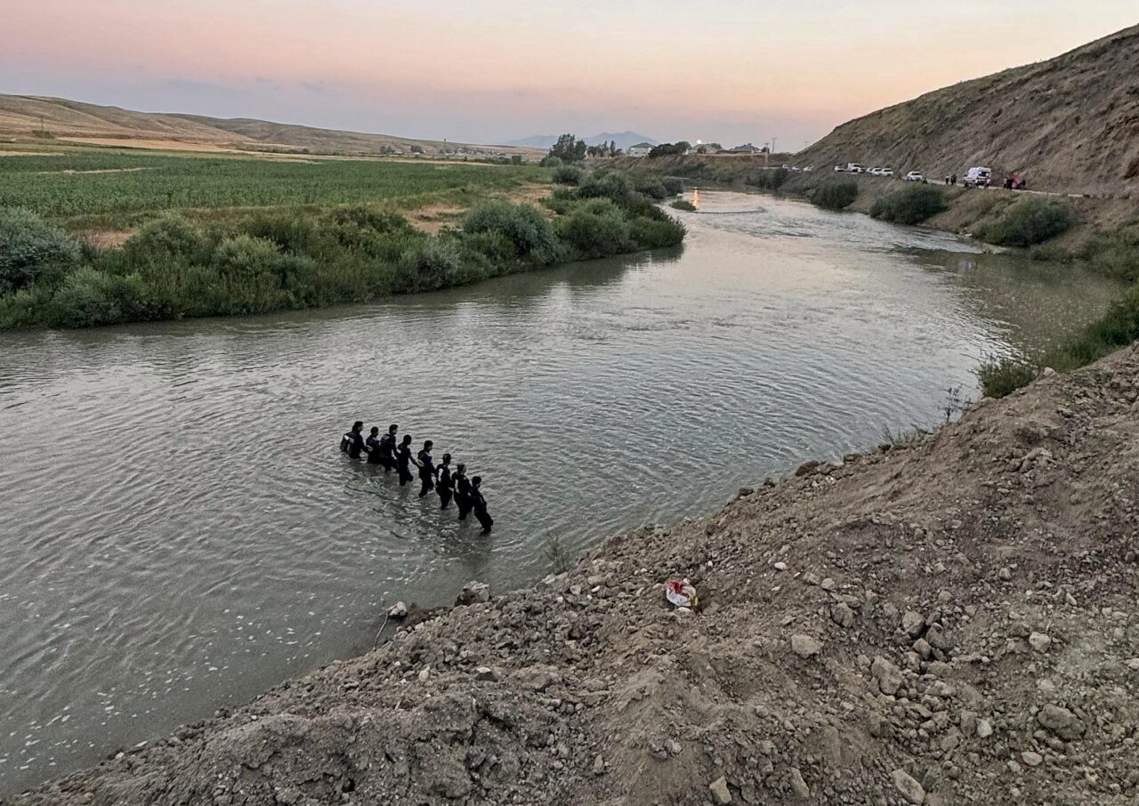 MUŞ (AA) – Muş'un Bulanık ilçesinde dün akarsuya düşerek kaybolan