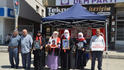 MUŞ (AA) – Muş'ta çocukları terör örgütü PKK tarafından kaçırılan