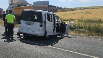 MUŞ (AA) – Muş'un Malazgirt ilçesinde hafif ticari araç ile