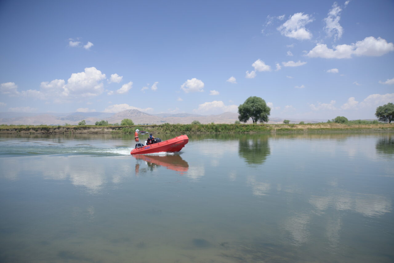 MUŞ (AA) – Muş'ta Murat Nehri'ne düşerek akıntıya kapılan 10