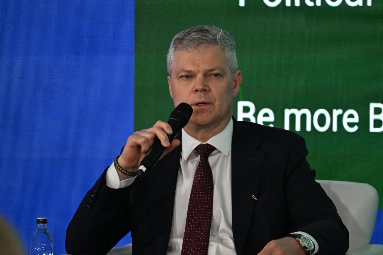 - Letonya Dışişleri Bakanı Baiba Braze:
- "Kendi içimizde hem iç