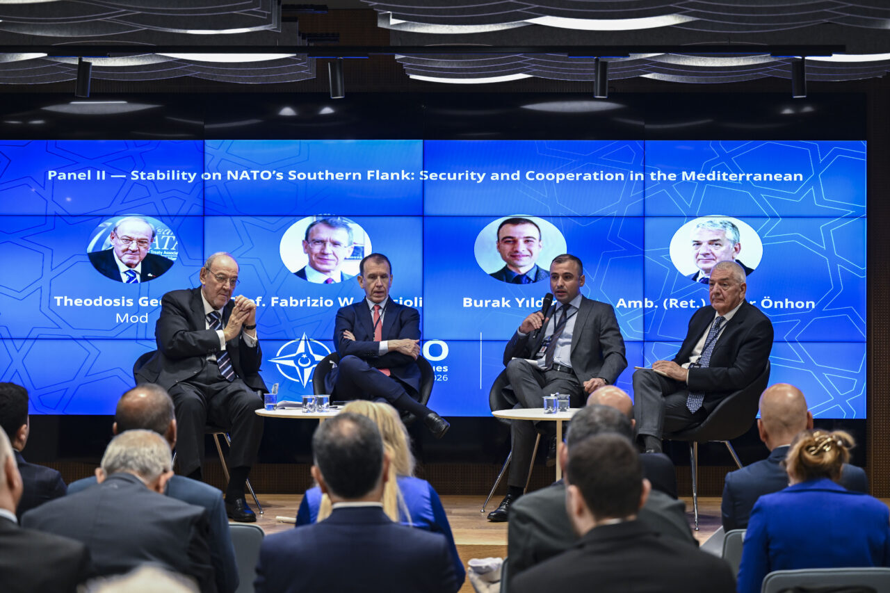 - Eski Atlantik Anlaşması Birliği Başkanı Fabrizio W. Luccioli:
- "Akdeniz
