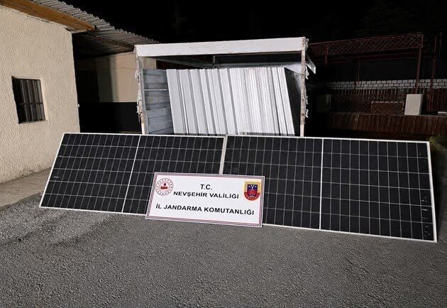 NEVŞEHİR (AA) – Nevşehir'de tarladan güneş enerji paneli çaldıkları ileri