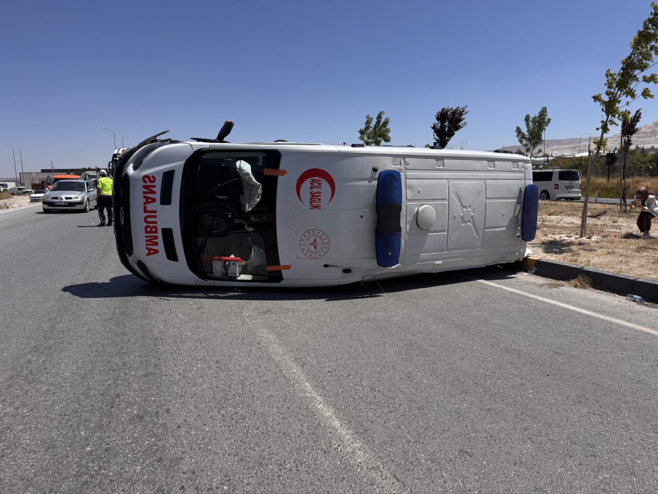 NİĞDE (AA) – Niğde'de ambulans ile otomobilin çarpışması sonucu 5
