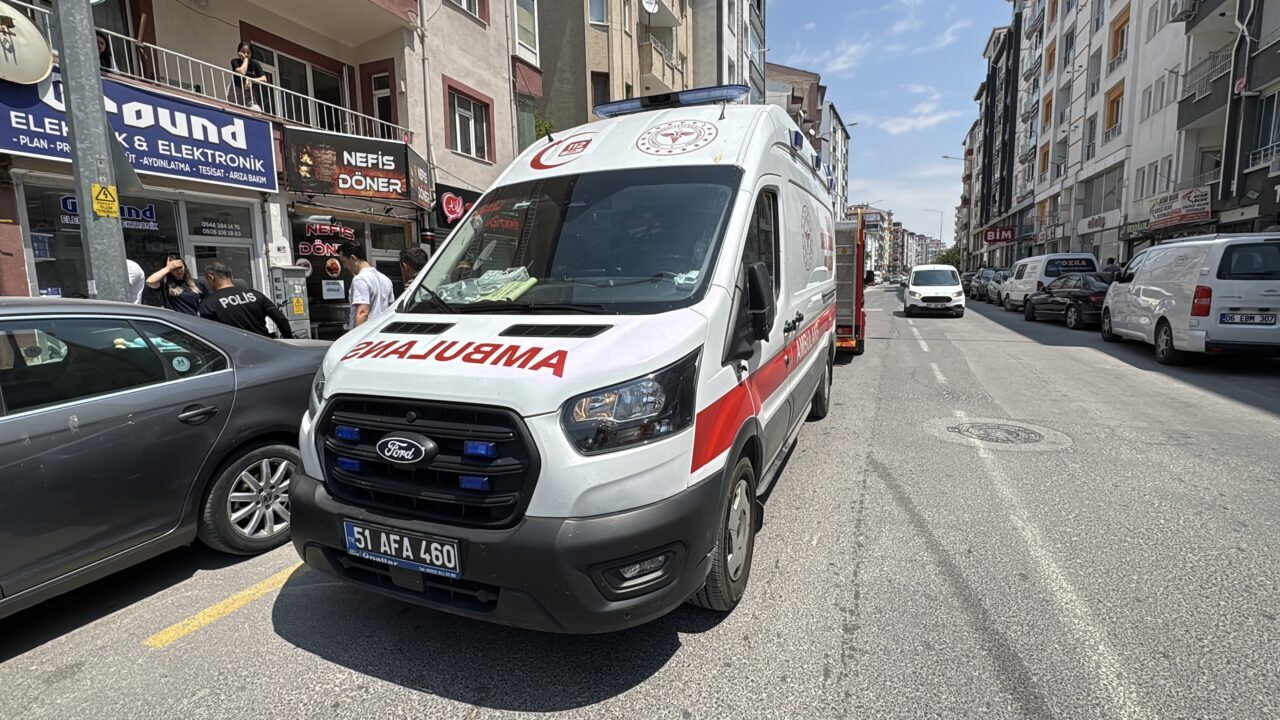 NİĞDE (AA) – Niğde'de tartıştığı eski nişanlısını rehin alıp camla