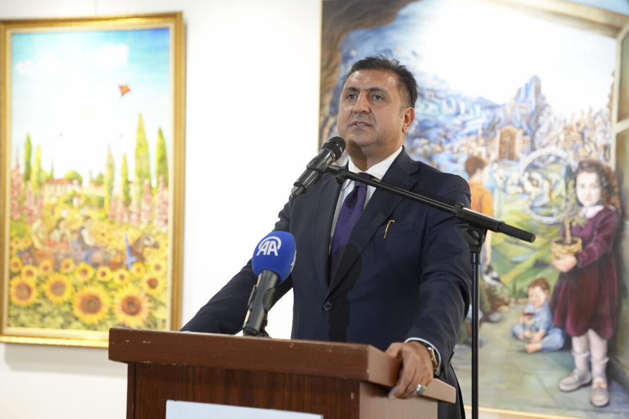 - İstanbul Valisi Davut Gül:
- "Biz, çocuklarımıza Sayın Cumhurbaşkanımızın tüm