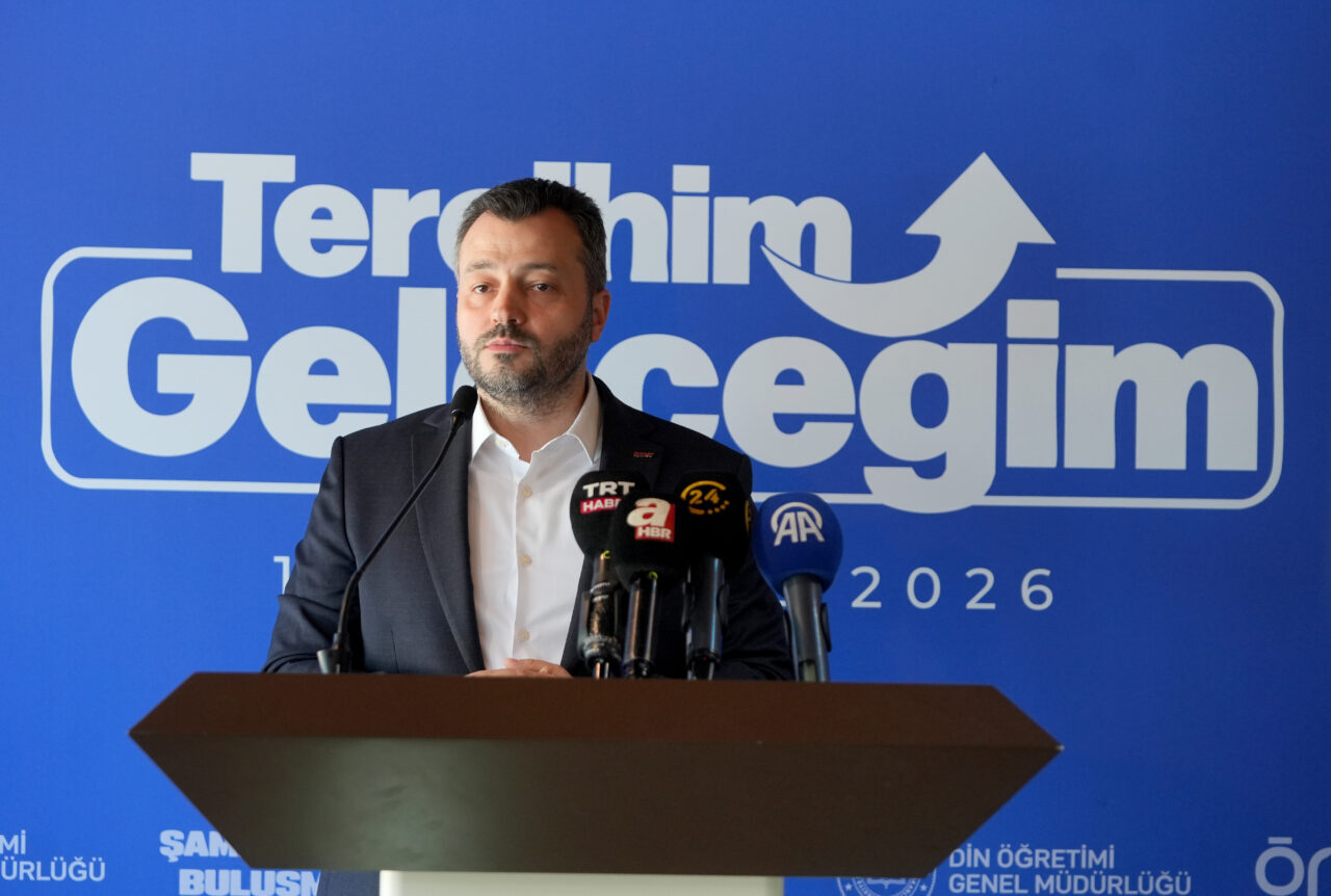 - Gençlik ve Spor Bakan Yardımcısı Safa Koçoğlu Gürsoy:
- "Ben