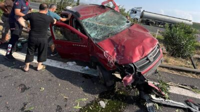OSMANİYE (AA) – Osmaniye'de otomobilin bariyere çarpması sonucu yaralanan 5