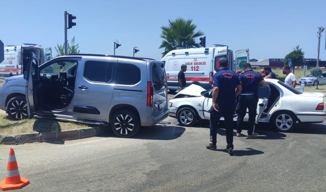 OSMANİYE (AA) – Osmaniye'nin Kadirli ilçesinde otomobil ile hafif ticari
